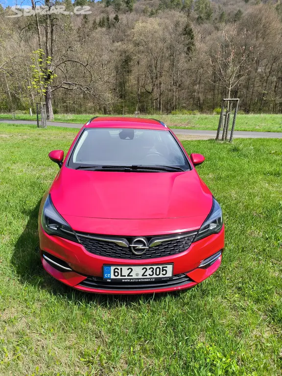 Opel Astra K s bohatou výbavou a bezvadným stavem